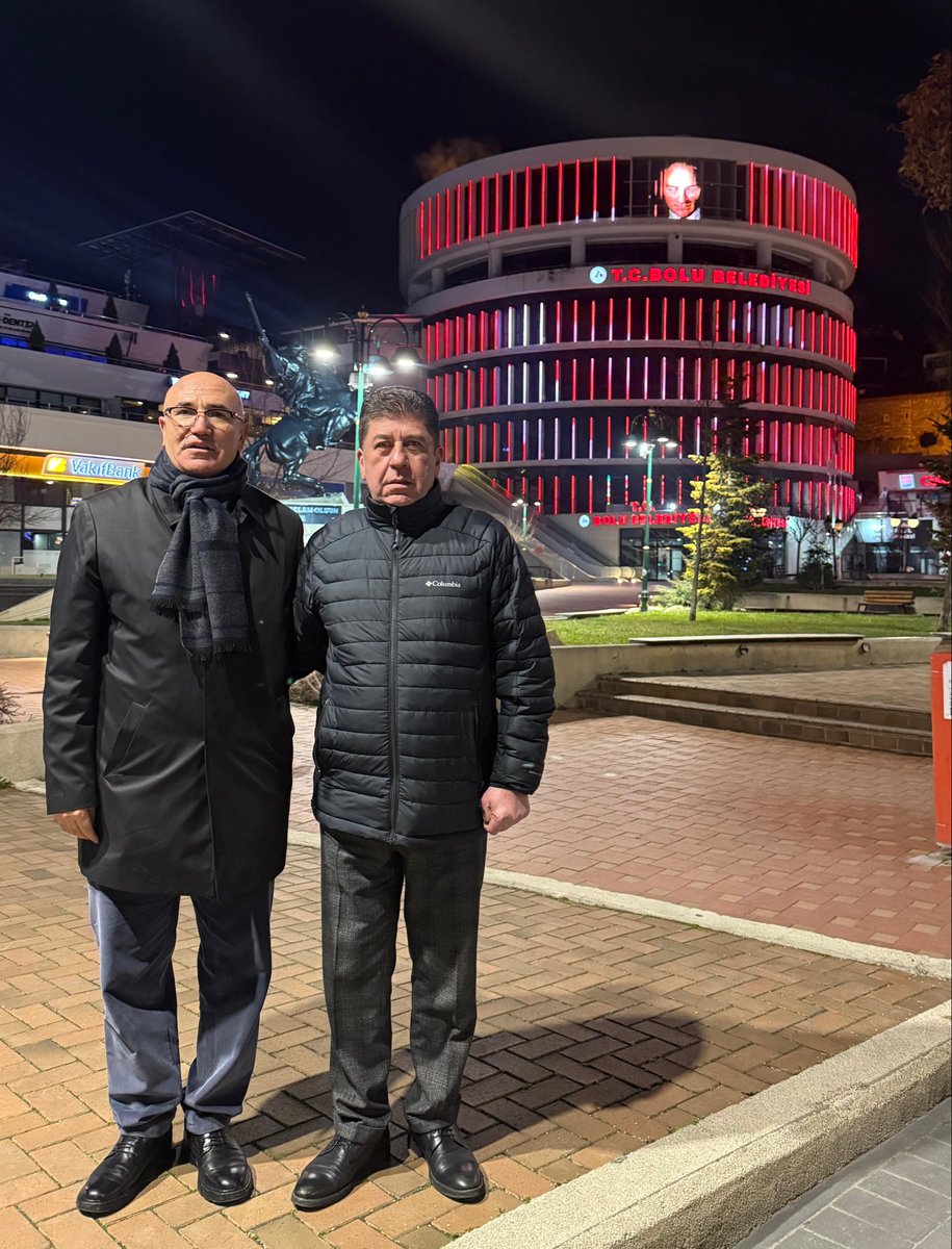 Bolu Operasyonu Hakkında Açık Sorular

Bolu Belediye Başkanı Tanju Özcan hakkında yürütülen soruşturma kapsamında yapılan gözaltı işlemleri, hem hukuki hem idari açıdan ciddi soru işaretleri doğurmuştur.

1. Jandarma Neden

Gözaltına alınan kişilerin tamamı Bolu merkezde ikamet