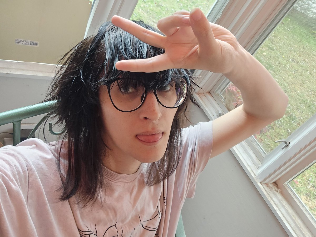 GhostlyAshes tweet media