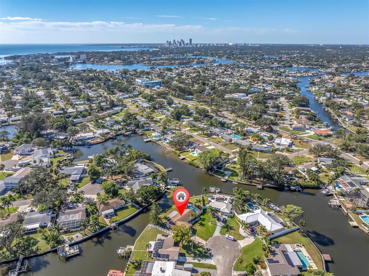 🏡✨ Price Improvement in Venetian Isles! ✨🏡
📍 4812 VENETIAN PLACE NE, ST PETERSBURG, FL 33703
💲 Now Offered at $695,000

If you’ve been dreaming about Northeast St. Pete living with space, style, and that coastal energy we all love… this is your cue. 🌊☀️
