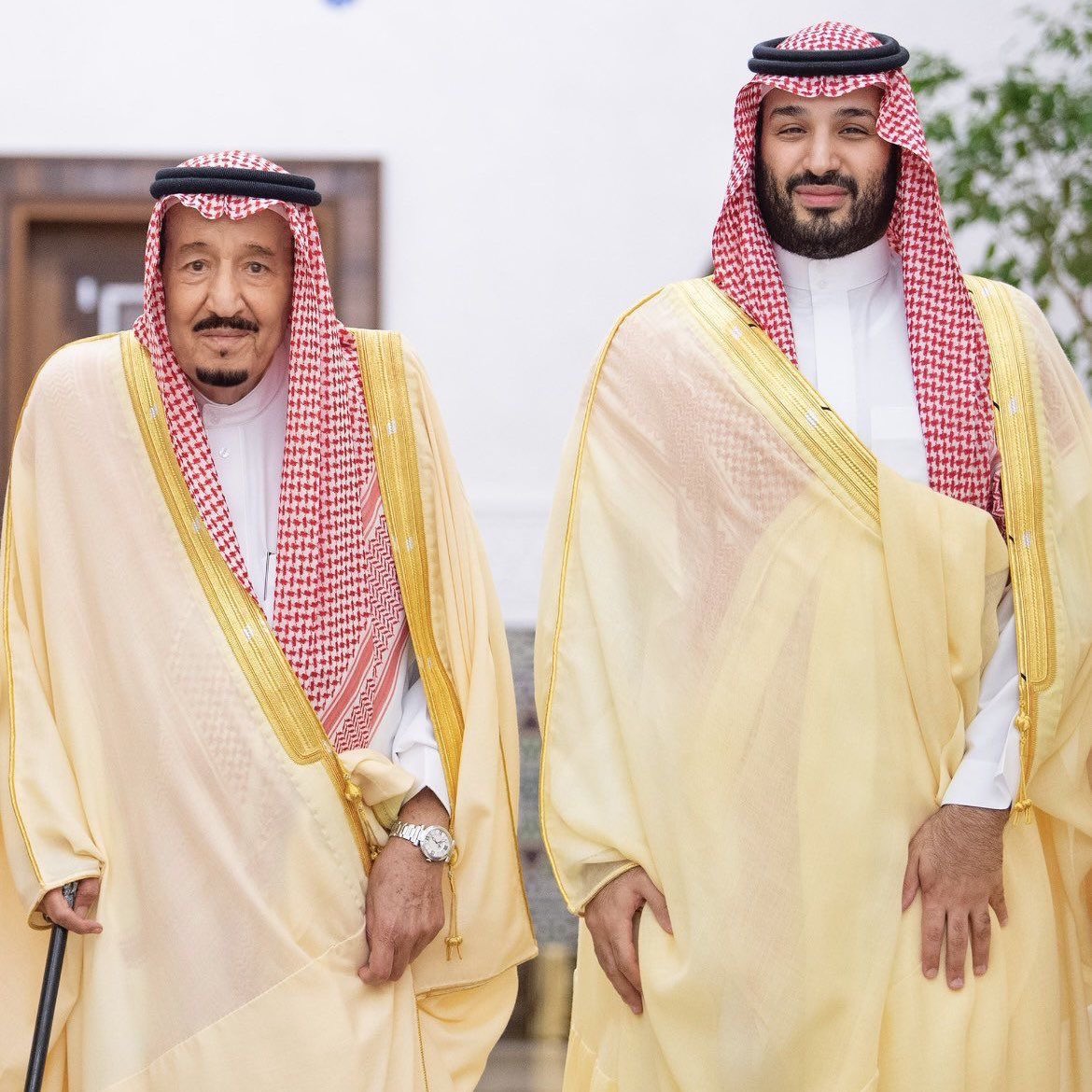 صحَت نجد على صوت النباح ولجّت الغربان
عوافي قرّبي منك الوسادة .. وادخلي لحافك.

تهاوى عرش كسرى، وإنتهت سطوة بني عثمان 
وإنتي مثل خشم "طويق" في عزمك وميقافك.

الامير بدر بن عبدالمحسن "رحمة الله" 🇸🇦