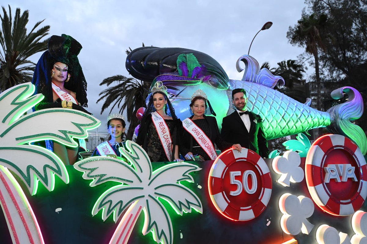 lpacarnaval's tweet photo. 🐟 «𝐄𝐍𝐓𝐈𝐄𝐑𝐑𝐎 𝐃𝐄 𝐋𝐀 𝐒𝐀𝐑𝐃𝐈𝐍𝐀»

La sardina ya está lista para partir hacia la playa de Las Canteras con la corte carnavalera

@aytolpgc https://t.co/4Vnrm07PIW