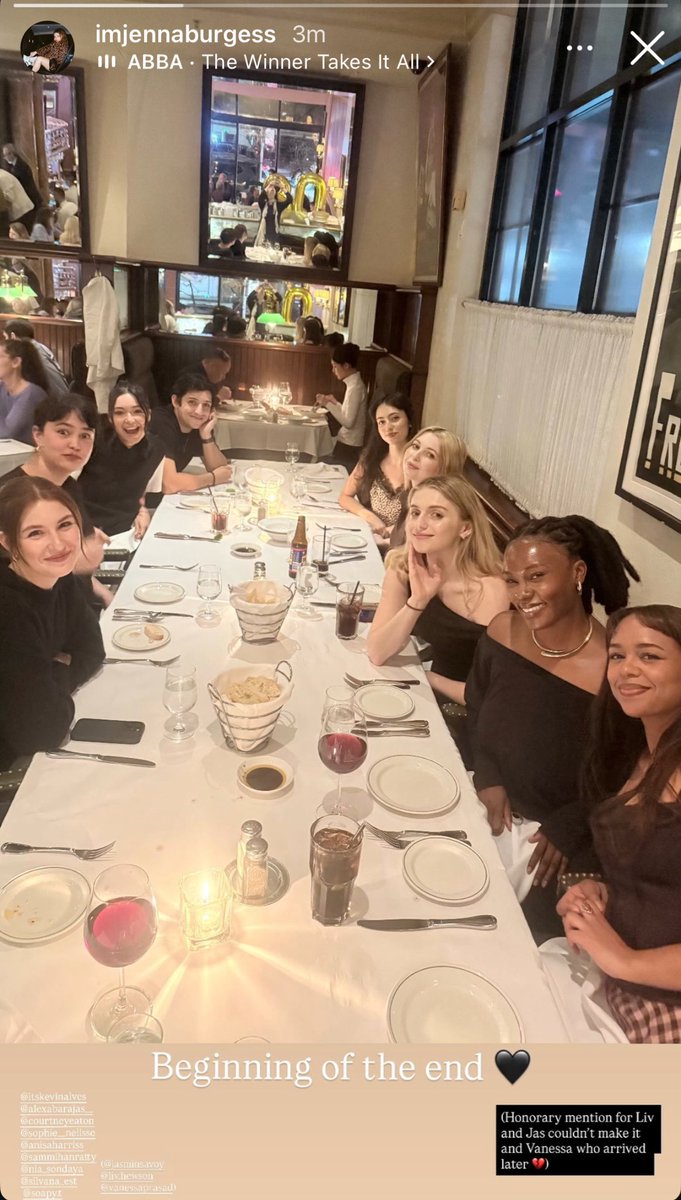 taylor 🐝 tweet media