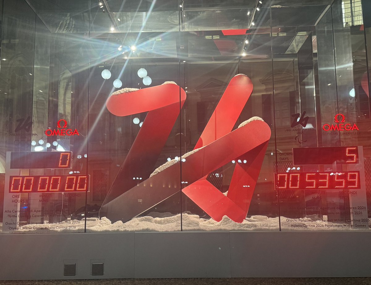 待ちに待った開幕まで、あと少し！ 
取材班もイタリアにやってきました！

ミラノ中心部のドゥオモ広場にはパラリンピックのカウントダウン時計が⏱️

近くにはメガストアや大会のネオンもあってにぎわっています✨️
🇮🇹#MilanoCorina2026 #現場から https://t.co/pUPJNz