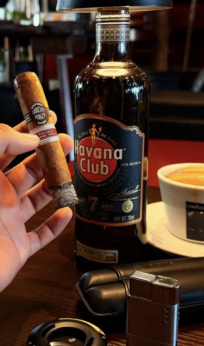 FamousHaba1h5p's tweet image. No rush.
No noise.
Just time.

Sometimes that’s the real luxury.

What’s your Sunday smoke?

#SundayCigar
#CigarLifestyle
#TimeIsLuxury
#WeekendRitual
#CigarAndRum