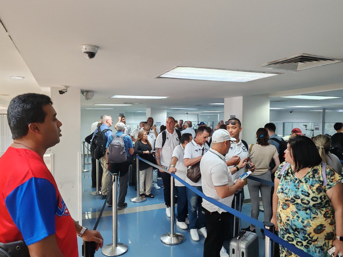 Desde Managua, despedidos por el titular de la Federación Cubana de Beisbol y Softbol, Juan Reinaldo Pérez Pardo, y el vicepresidente primero de #InderCuba, Raúl Fornés Valenciano, quien encabezó esa delegación.