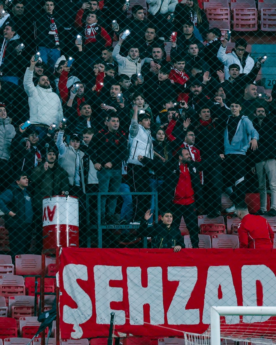 Samsunspor's tweet photo. 📸 Mücadelemizden!
📎 Detaylar web sitemizde.
👉 https://t.co/L9P9BPhZEt
Samsunspor 0 - 0 Gaziantep FK
#Samsunspor #AtatürklüArma #FromSamsuntoEurope #SAMvGFK https://t.co/IuQO818eew