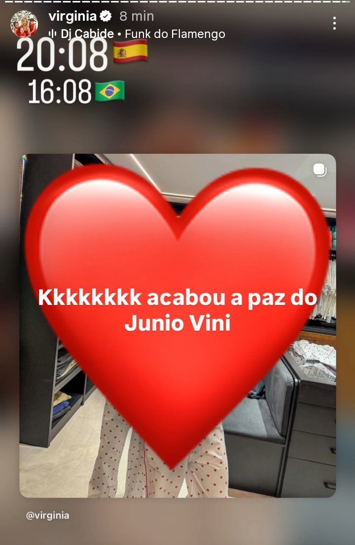Eles são fofos demais 
Ela sabe que os chatos falam por aí (e tá nem ligando) os dois na verdade hahahahaha
