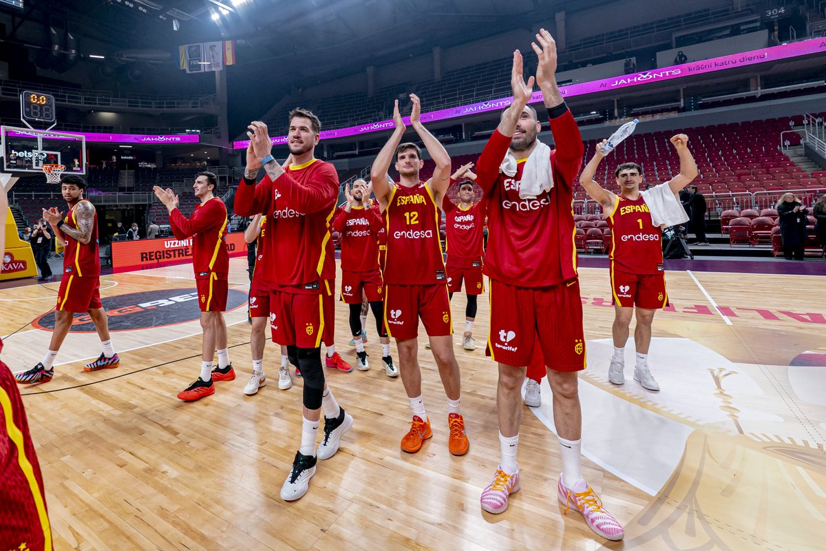 ACBCOM's tweet photo. ¡La #SelMAS hoy afronta su cuarto compromiso clasificatorio para el #FIBAWC en busca del pase a la segunda fase!
España 🇪🇸 - 🇺🇦 Ucrania
🏆 Clasificación #FIBAWC
⏰ 20:30h | 📺 @teledeporte / @VamosMPlus |
📸 @BaloncestoESP https://t.co/nih9mS7sbg