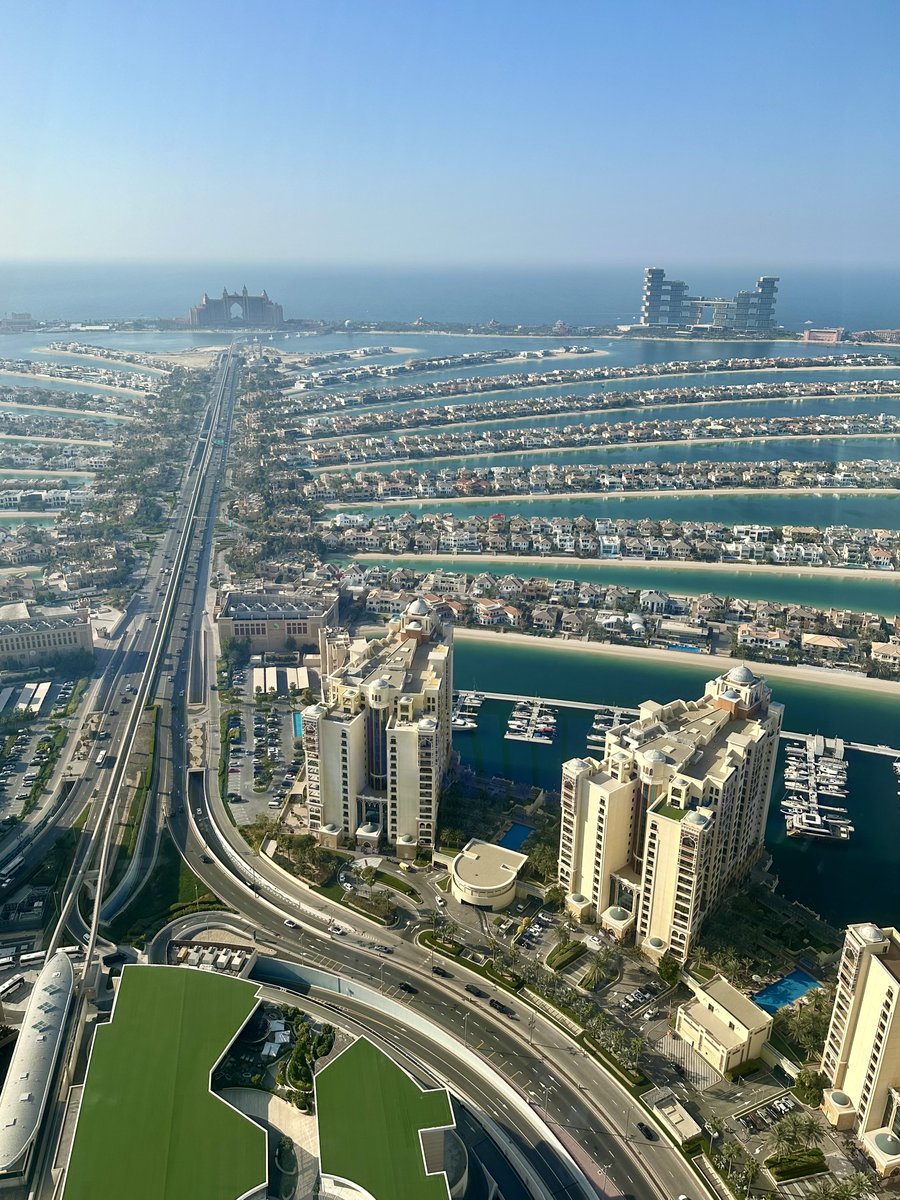_deepaks's tweet photo. The world changes fast… grateful to have seen this beauty in peace.

#PalmJumeirah #Dubai #UAE #Travel #DubaiViews #FromTheSky #TravelPhotography https://t.co/ZpuK2Sjjki
