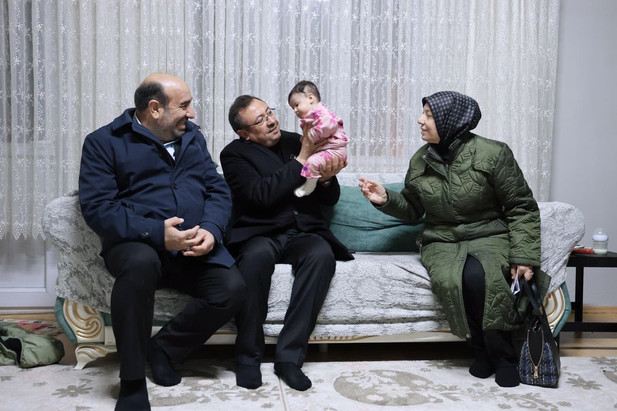 basrikahveci's tweet photo. Pirinç ailesinin kıymetli hanelerine, Ramazan’ın huzur ve bereketini paylaşmak üzere misafir olduk. 🌙✨

Bu mübarek ayın rahmet ve muhabbet ikliminde gönül gönüle hasbihal ettik, dualarına ortak olduk https://t.co/eYYnXhWf8u