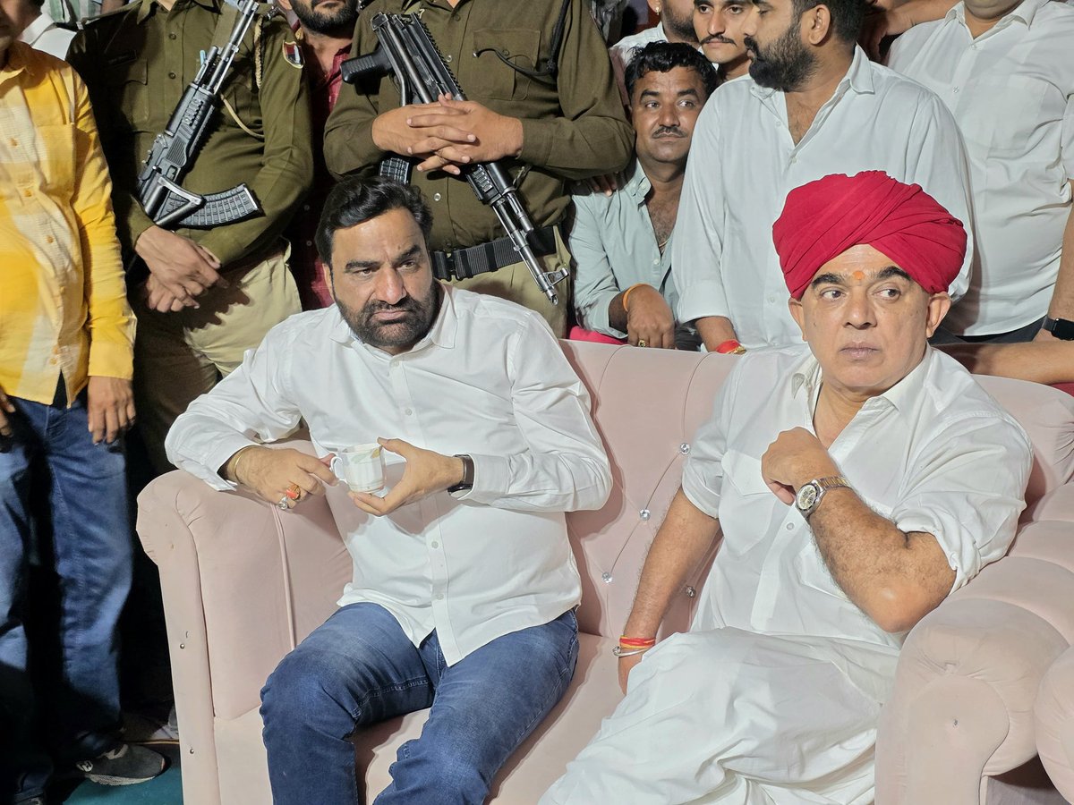 hanumanbeniwal's tweet photo. आज बाड़मेर - जैसलमेर से पूर्व सांसद श्री मानवेंद्र सिंह जी जसोल के पुत्र के विवाह उपरांत बालोतरा जिले के तेमावास (जसोल) में आयोजित आशीर्वाद समारोह में सम्मिलित होकर जसोल परिवार को शुभकामनाएं दी |
@ManvendraJasol https://t.co/nBeBCadBgl