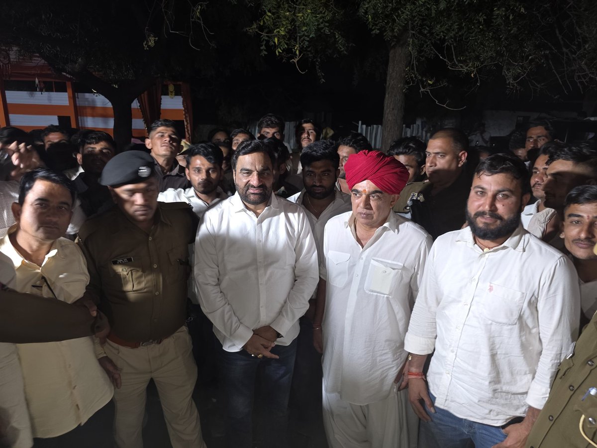 आज बाड़मेर - जैसलमेर से पूर्व सांसद श्री मानवेंद्र सिंह जी जसोल के पुत्र के विवाह उपरांत बालोतरा जिले के तेमावास (जसोल) में आयोजित आशीर्वाद समारोह में सम्मिलित होकर जसोल परिवार को शुभकामनाएं दी |
<a href="/ManvendraJasol/">Manvendra Singh</a>