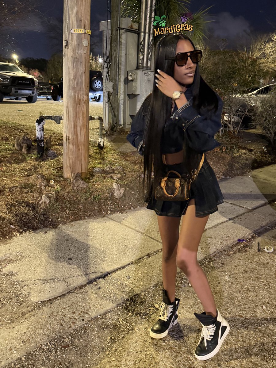 jjaasmineeee's tweet image. just cause i can #simple 💁🏽‍♀️