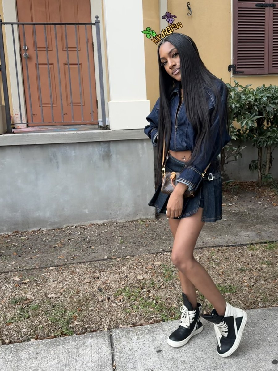 jjaasmineeee's tweet image. just cause i can #simple 💁🏽‍♀️