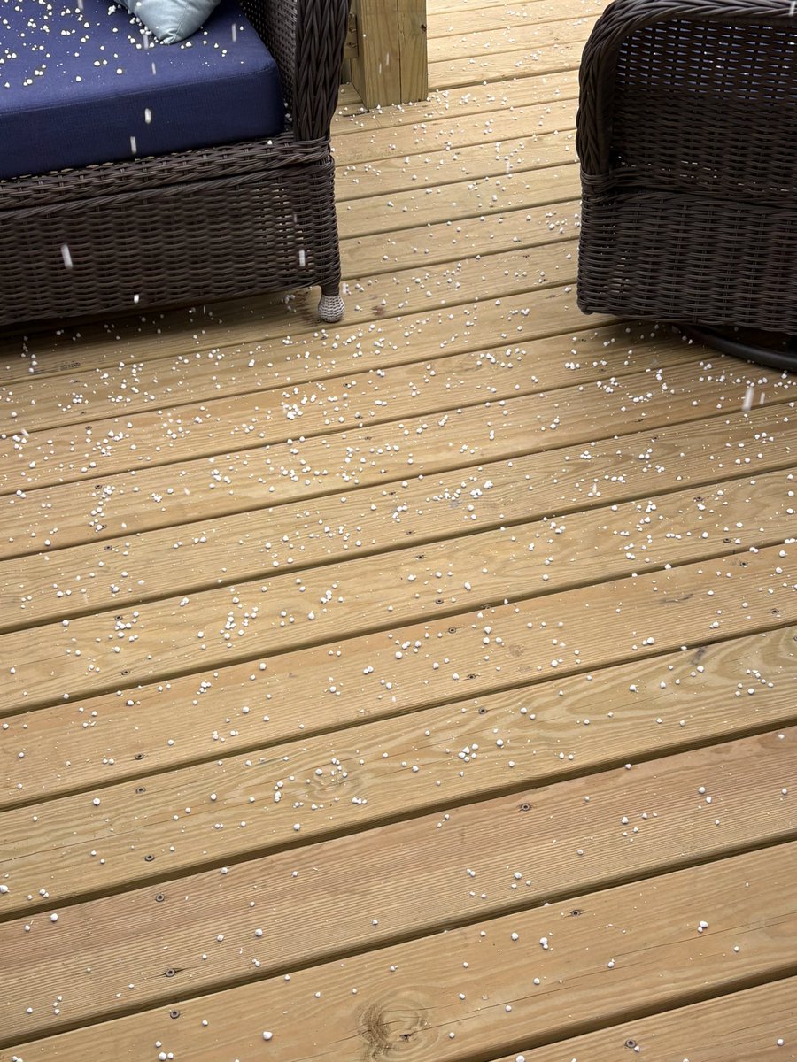 cwalteroverman's tweet photo. Sounds like hail but looks like graupel, just off of Cookingham near 435. @JacobLanierWx @NWSKansasCity https://t.co/2P1bZRb1YI