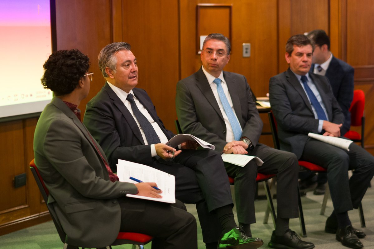 IvanDuque's tweet photo. Hace algunos días, @fimasd_org realizó un #ThinkLab para analizar la transformación tecnológica, la crisis de empleabilidad juvenil y la transición demográfica en EE. UU. y Colombia.
Una conclusión es clara: la universidad debe evolucionar para conectar las expectativas de las nuevas generaciones con las habilidades y oportunidades del futuro, fortaleciendo el puente entre educación y sector productivo.
Expertos de UIW Texas (@uiwcardinals) , la UDCA (@SomosUDCA) y la Universidad Católica de Colombia (@UCatolicaCo) abrieron un diálogo binacional para repensar el rol de la educación superior frente a los retos del talento del siglo XXI.
