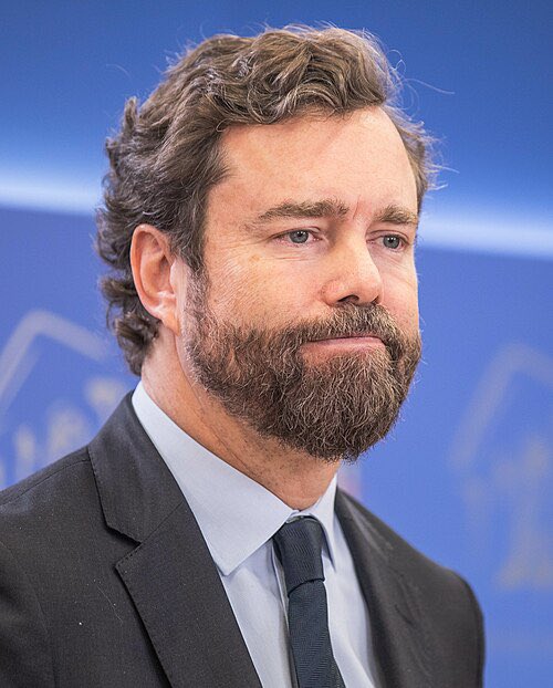 CARTA ABIERTA A IVAN ESPINOSA DE LOS MONTEROS
 - EL #TALENTO -

Hola <a href="/ivanedlm/">Iván Espinosa de los Monteros</a> , yo sigo en <a href="/vox_es/">VOX 🇪🇸</a> … seguramente porque me falta #Talento, como se dice de los que permanecemos leales. Desde esa humilde posición, me gustaría entenderte un poco mejor.

Tú, que detectas con tanta