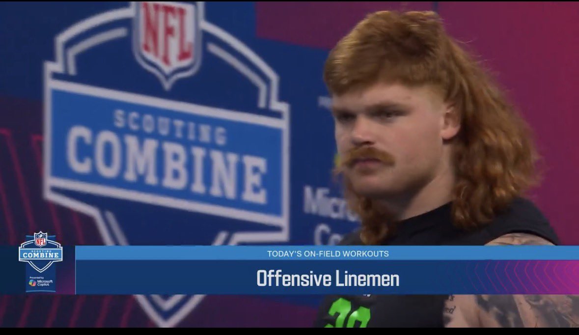 HawkMania tweet media