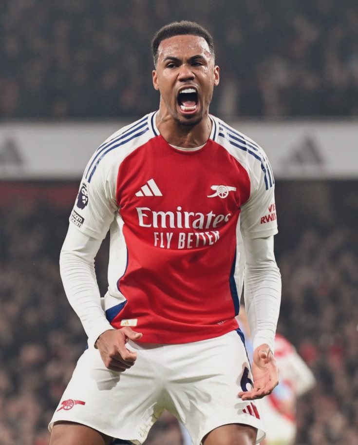 لا يوجد مدافع هذا الموسم مساهم بـ 7 اهداف غير الوحش غابرييل والله رقم قوي 🪨💪🏻
#غابرييل #ارسنال_تشيلسي