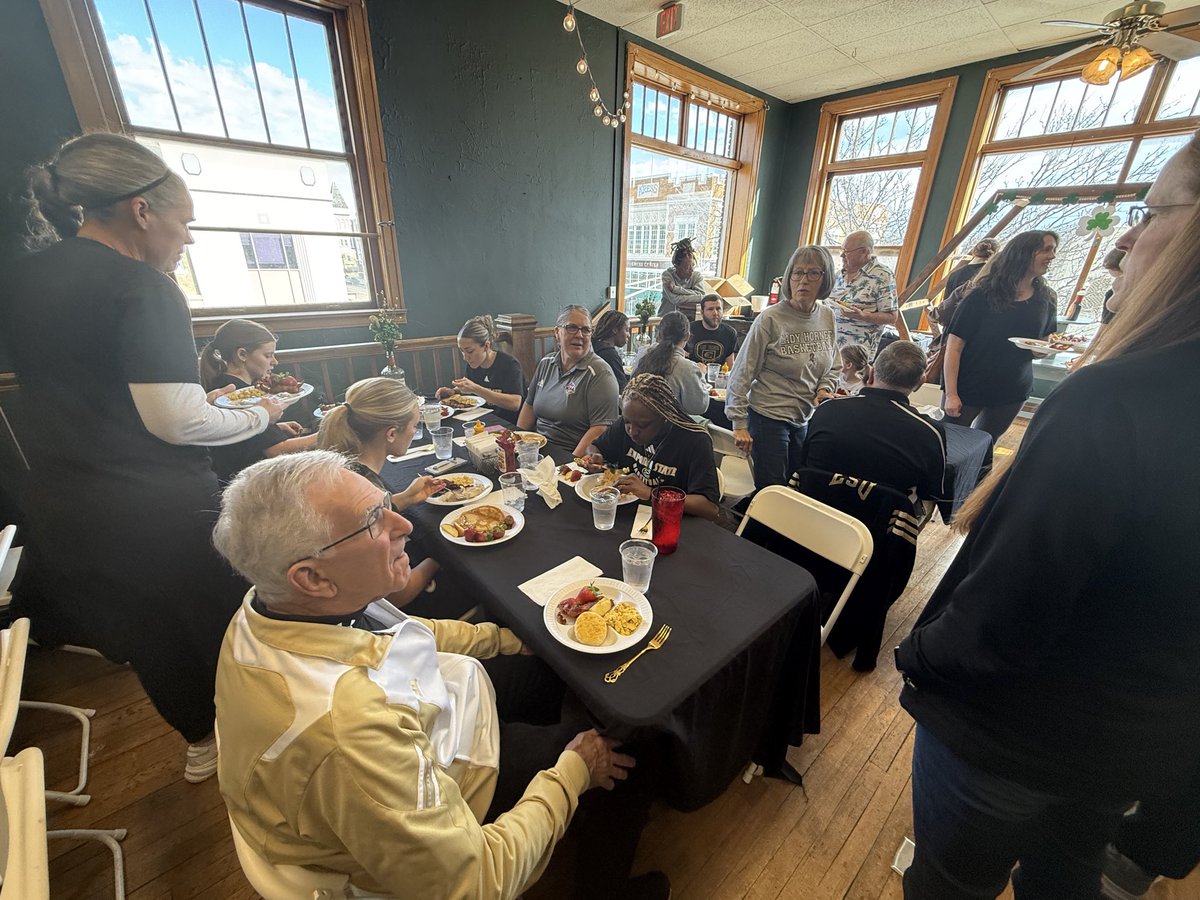 Emporia State Lady Hornet Basketball tweet media