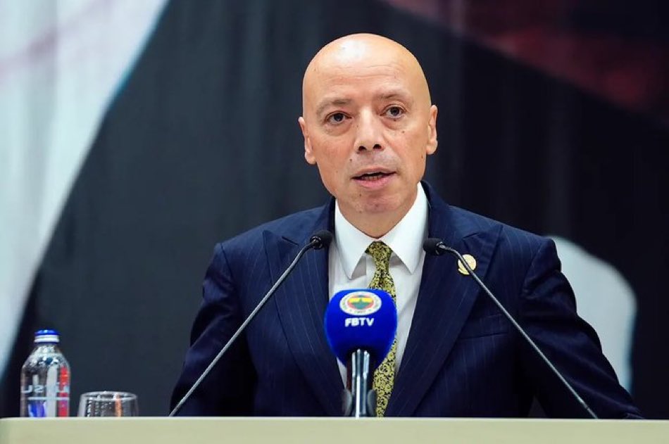 Sayın <a href="/SalarMurat/">MURAT SALAR</a> 

Fenerbahçe’nin büyüklüğü yeter, biz kimseye teminat vermeyiz raconunu öve öve anlatıyordun televizyonda, şimdi de tarihin en anlamlı şampiyonluğunu nasıl zora soktuğunuzu, umutlarımızı nasıl sattığınızı çıkın aynı rahatlık ile açıklayın bu taraftarın yüzüne.