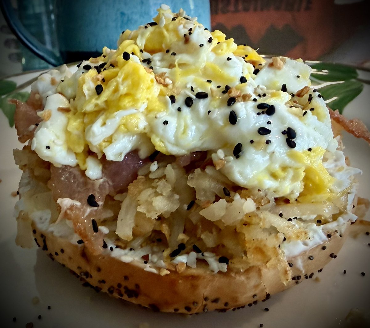 mlzema's tweet image. #TwitterSupperClub
#SundayBrunch!

“Everything But The Bagel” Sesame Seasoning on top of a Lightly Scrambled Egg on top of Bacon on top of Hash Browns on top of Cream Cheese on top of a Toasted Everything Bagel
Cafe Americano made by my SIL (former Barista!)