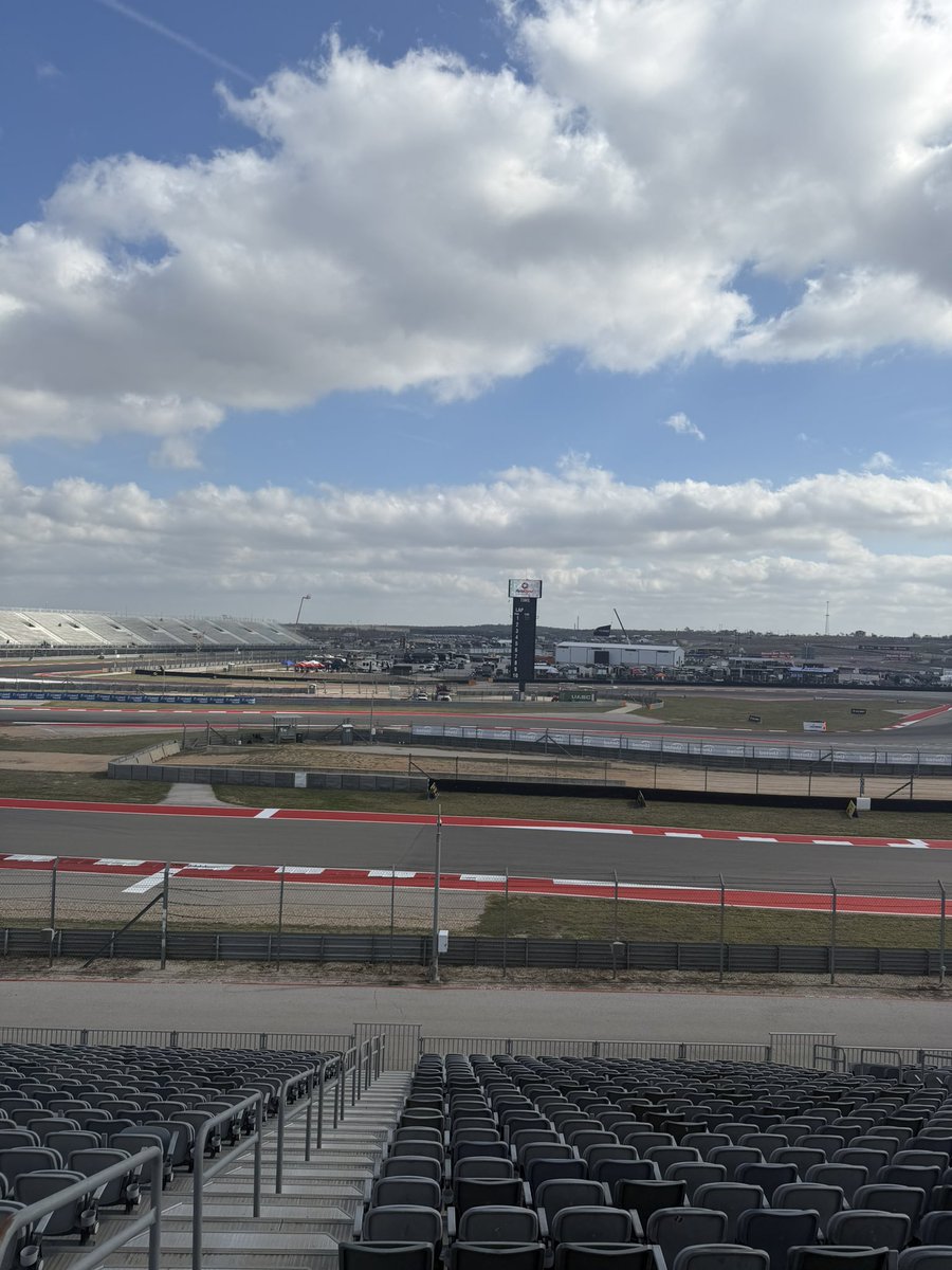 ZoraHusky's tweet photo. Back at it again for another race! https://t.co/BNwfeeaFme