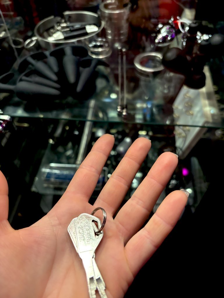 Dominatrix Fay tweet media