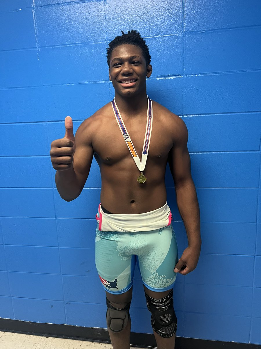 KJcrite55's tweet photo. Regional Champ. 🏆
Blessed to win the @IWCOA Fresh/Soph Regional Championship. Grateful for my coaches, teammates, and everyone supporting me. More work to do.

@K3KaysAthletics @TDJsports 

#IWCOA #IllinoisWrestling #ClassOf2029 #TrustTheProcess #StudentAthlete https://t.co/IY0D1TPKkY