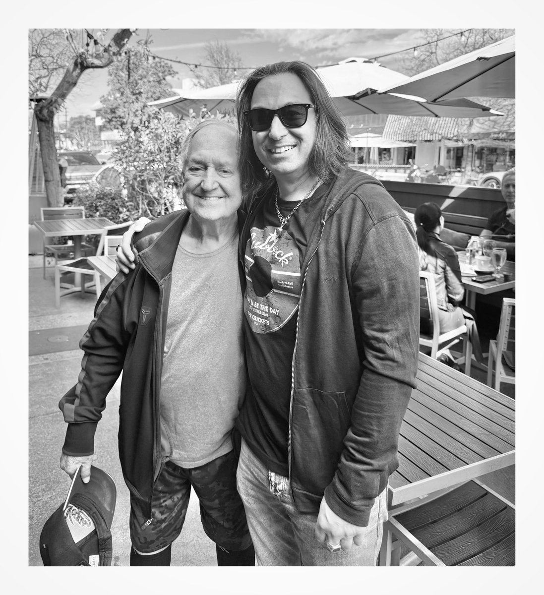 Loren Gold tweet media