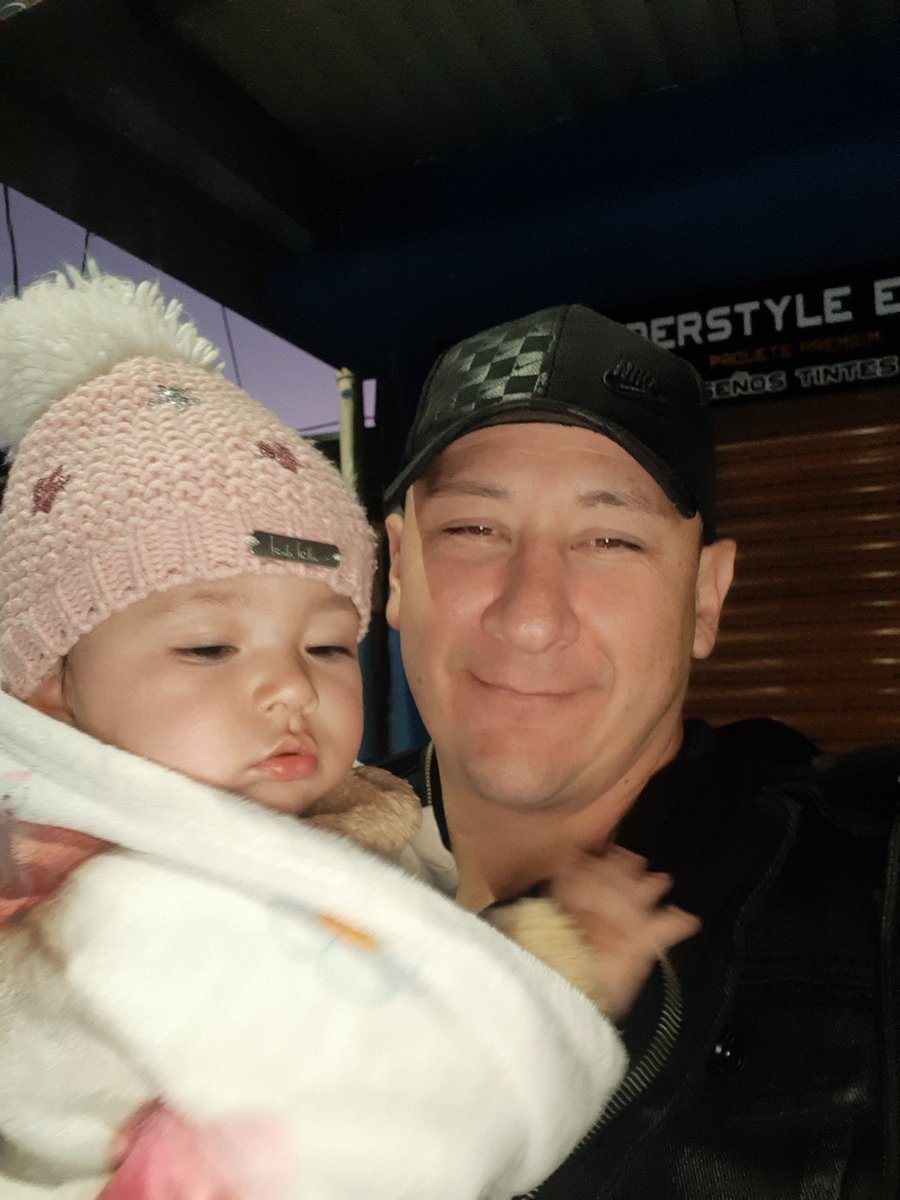 Raymond21214957's tweet photo. Tío enamorado 🥰🥰🥰♥️♥️ https://t.co/zs6pw5Yfez