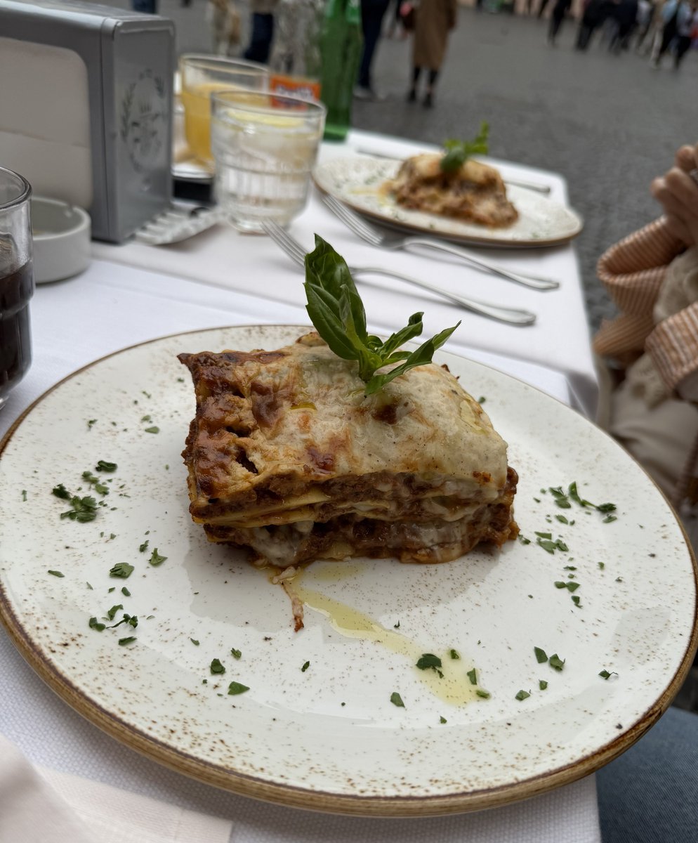 rly cool girl tweet media