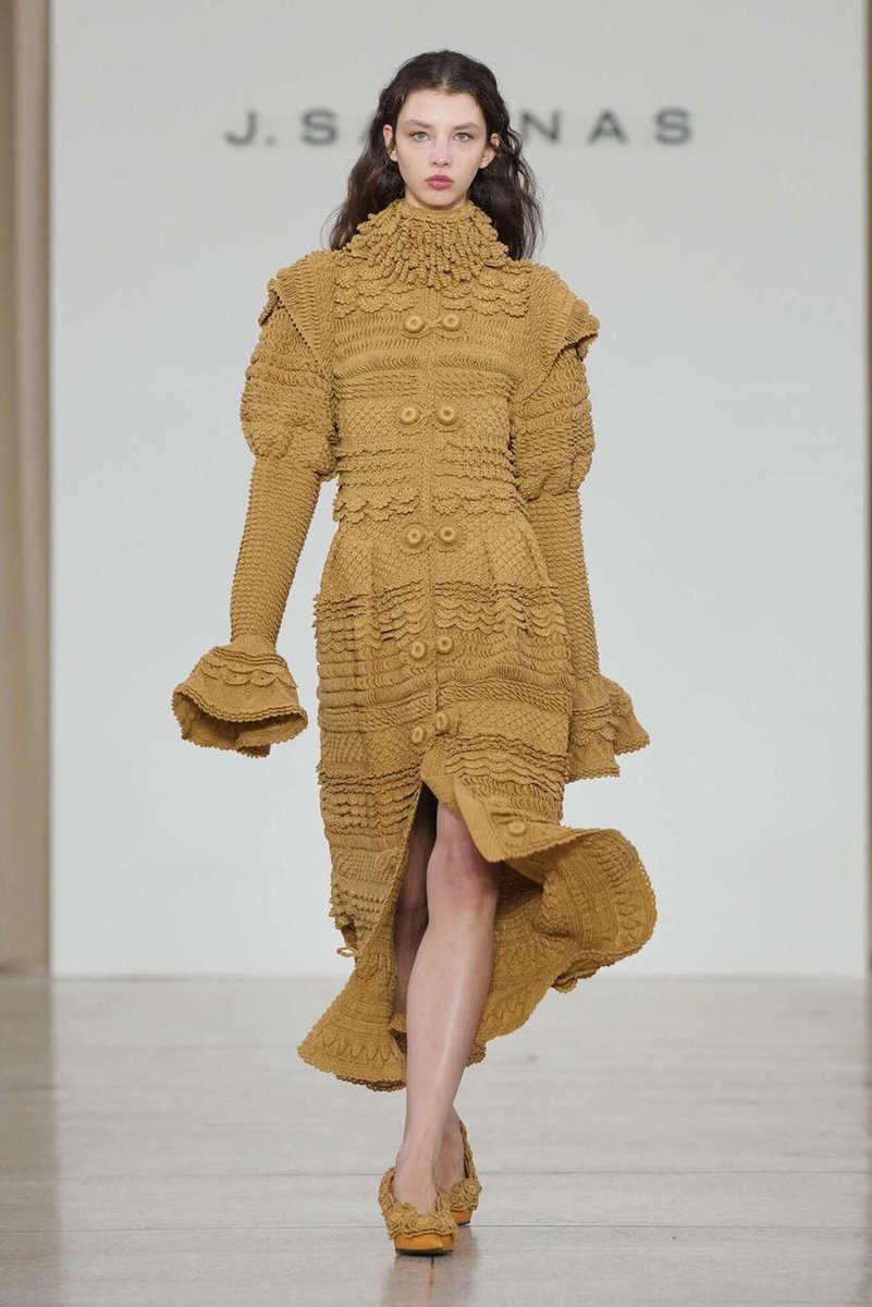 kendam_com's tweet photo. J. Salinas Fall Winter 2026-2027 collection fashion show presented at Milano Fashion Week FW26 (March 1, 2026) https://t.co/hqDyxSnrgE
#JSalinas #FW26 #AW26 #Runway #Milano #FashionWeek #MFW #Kendam https://t.co/h4XkThlUni