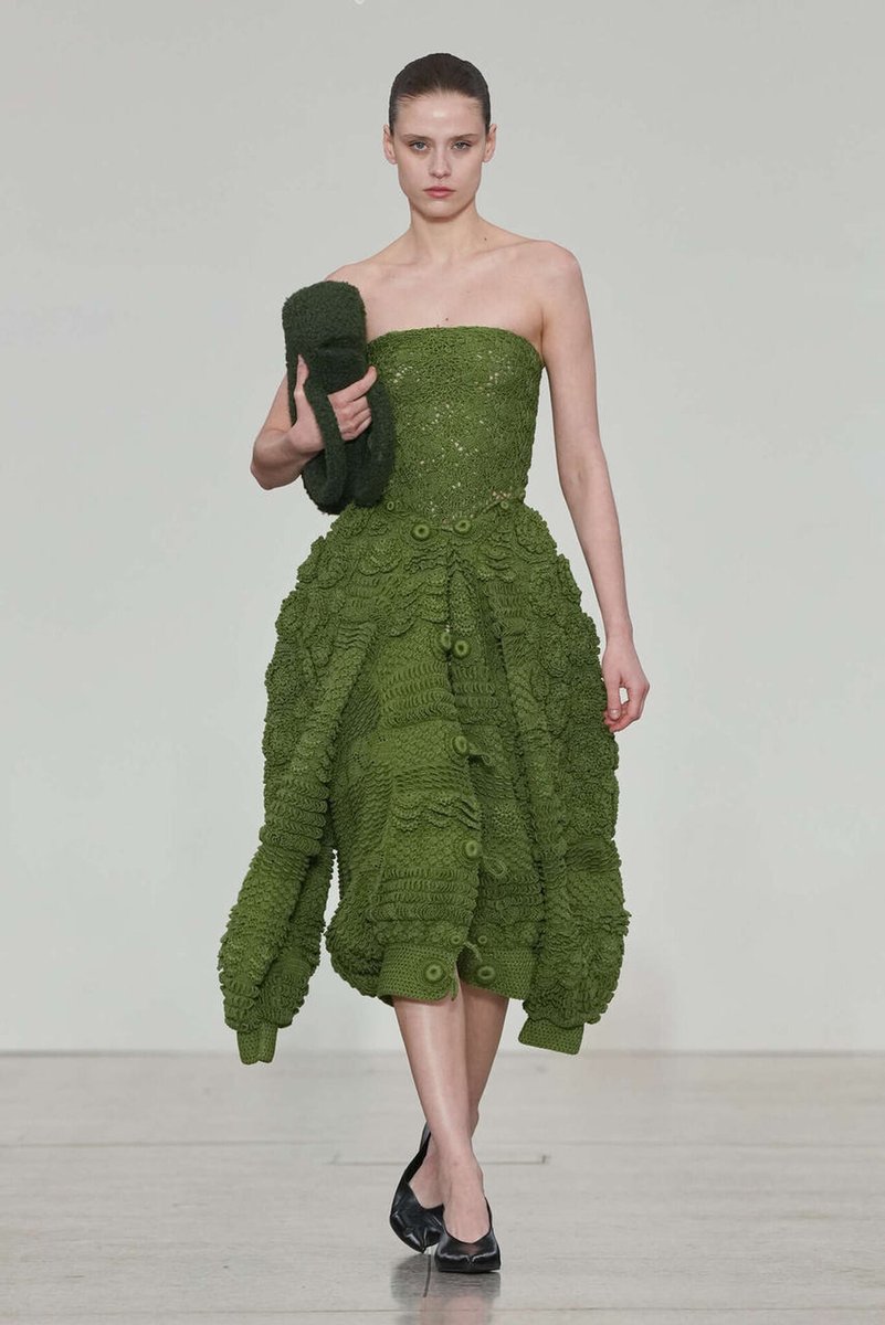 kendam_com's tweet photo. J. Salinas Fall Winter 2026-2027 collection fashion show presented at Milano Fashion Week FW26 (March 1, 2026) https://t.co/hqDyxSnrgE
#JSalinas #FW26 #AW26 #Runway #Milano #FashionWeek #MFW #Kendam https://t.co/h4XkThlUni