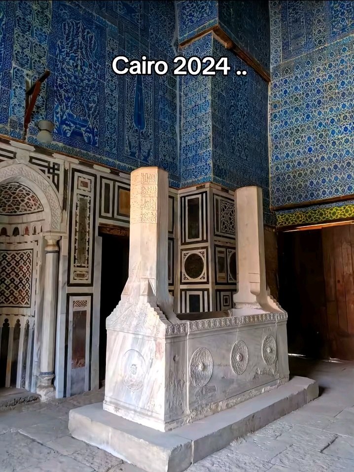 egypt_700's tweet photo. الجامع الازرق  عمره 680 عام تقريبا القاهرة القديمة اللوحة للفنان لودفيج دويتش لجامع «آق سنقر» الشهير  بالجامع الأزرق
و هو مسجد مبني على طراز معماری فرید یزین شارع باب  الوزير بمنطقة الدرب الأحمر في القاهرة
بناه الأمير «آق سنقر الناصري وهو واحد من أمراء https://t.co/MbnPP6PXb1
