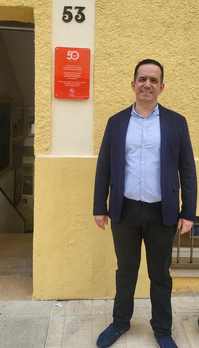Esta mañana nuestro portavoz, <a href="/josue280977/">Josue</a>, ha asistido a la inauguración de la Placa Conmemorativa del 50 Aniversario de la Asociación Cultural <a href="/AmicsdeVinaros/">Amics de Vinaròs</a>.

Enhorabuena por estos 50 años de compromiso con la cultura de Vinaroz. ¡Que sigáis cumpliendo muchos más!