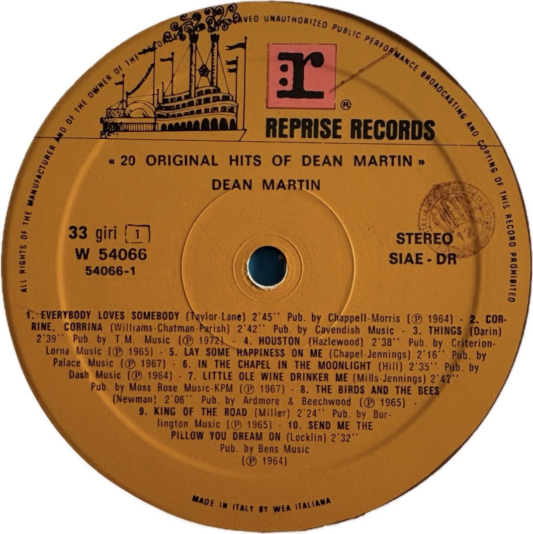 MemorabiliaRat's tweet photo. Released in October 1976, 20 Original Dean Martin Hits (K54066) features Dean’s biggest Reprise-era classics, including “Everybody Loves Somebody.” It hit No. 2 in the UK, and stayed 5 weeks on the charts. Handpicked and sequenced by Dean Martin — a true fan-favourite collection. https://t.co/Ug4zgpqvu8