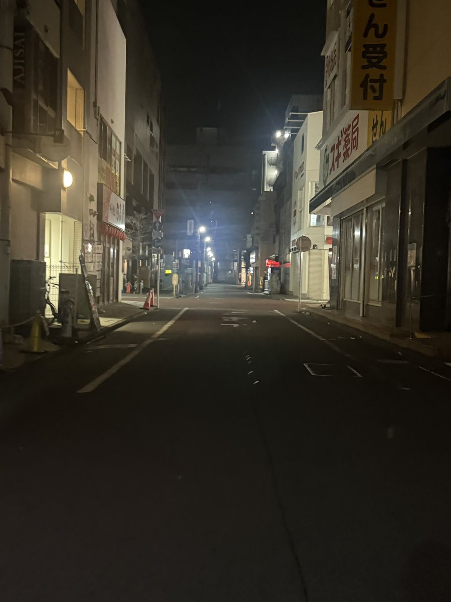 kiyo_0729's tweet photo. 🌞月曜日スタート‼️
気合いの4:45出発🚌💨
📍本厚木駅 → 羽田空港✈️
🛫7:15発 → 8:15小松空港着✨
到着後は🚌で
小松駅へ移動‼️
駅でスタッフと待ち合わせ🤝😆
⏰10:00〜
取引先＋スタッフで現場見学👷‍♂️🔥
⏰12:00〜
3/4入職スタッフと打ち合わせ📝✨
🛫14:45発で羽田へ‼️
滞在時間ほぼ仕事🤣🔥 https://t.co/FWG12XKK4W
