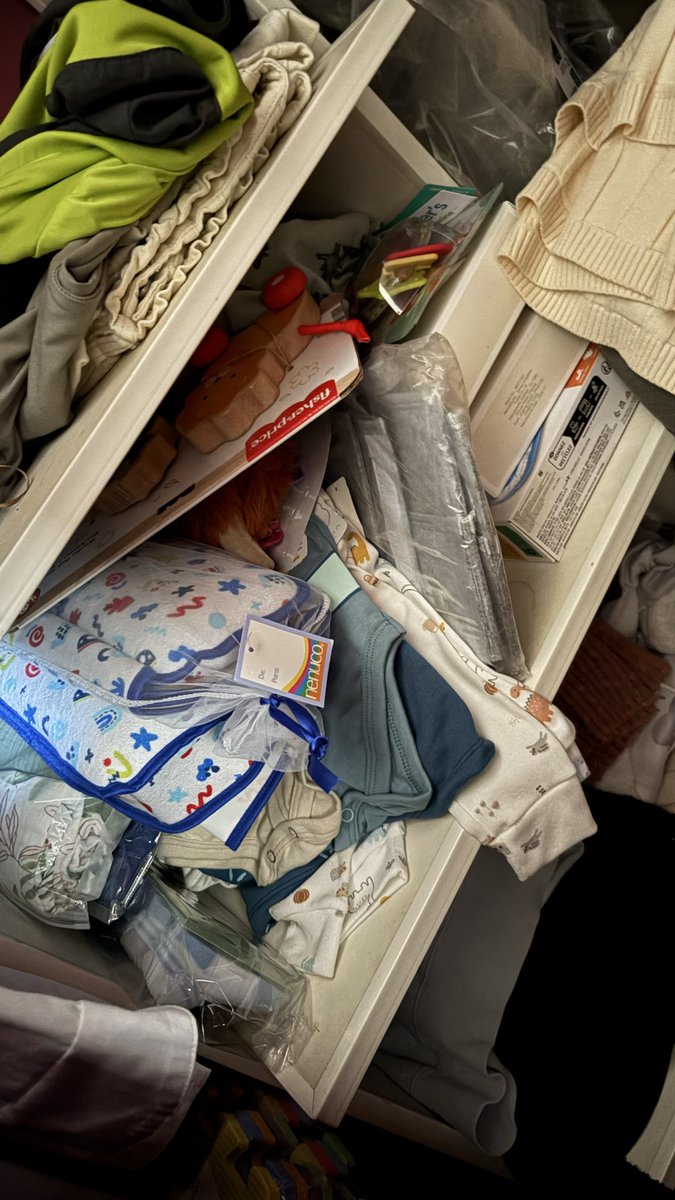 mimimildred_'s tweet photo. Les dicen nesting pero esta etapa de compras para el bebé, para la casa, de albañiles trabajando… se siente extraña, se siente como ya otro capítulo. https://t.co/omxAbZwK2m