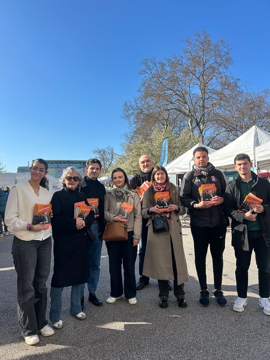 poliver69's tweet photo. Un weekend sur le terrain pour la dernière ligne droite avant les municipales 

Mobilisation générale autour de @JM_Aulas 💪 https://t.co/fhVxSsl45A
