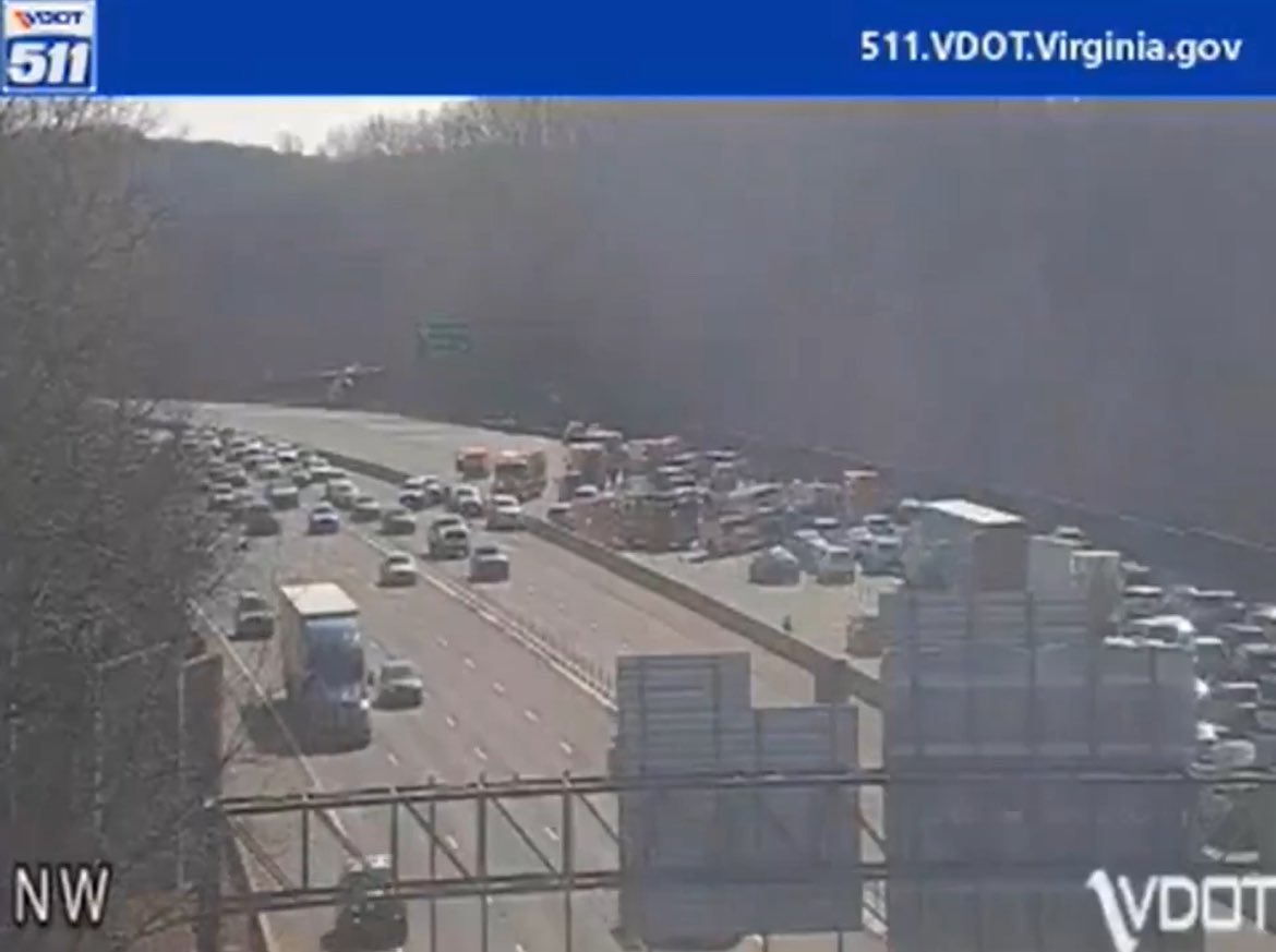 Breaking_4_News's tweet image. BREAKING: Major emergency response to reports of a multi-victim stabbing incident, with shots fired, on I-495, outside of Washington, DC.