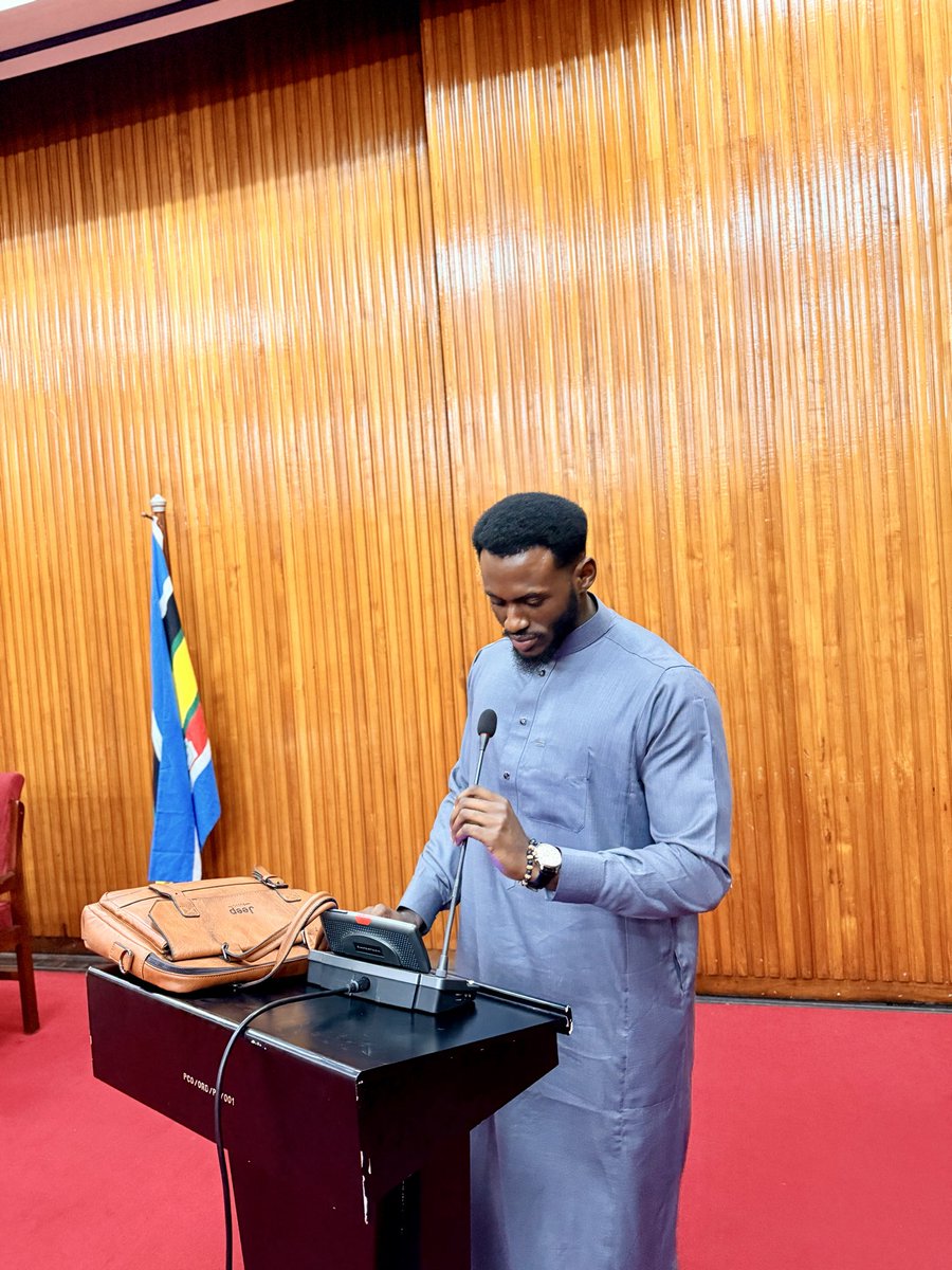 Hon. Elvis Mujuni Kamara tweet media