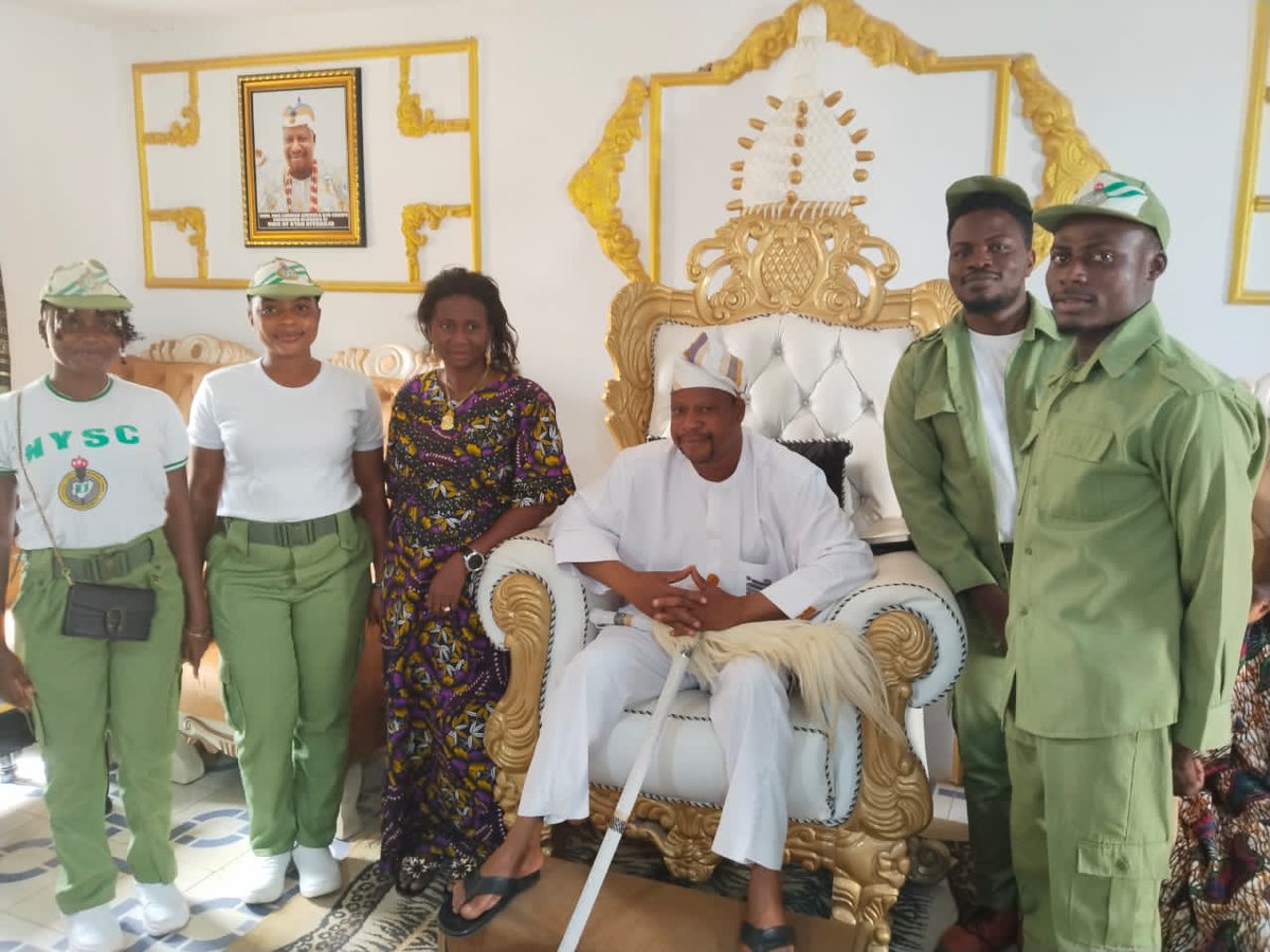osunofficial's tweet image. The Owa of Otan Ayegbaju, Oba Lukman Adesola Ojo Fadipe (Arenibiowo II), has assured Corps Members of palace support as the Otan CDS Group paid a courtesy visit to the Otan Palace in Otan Ayegbaju, Boluwaduro Local Government.
#NYSC #CDS #CommunityDevelopment