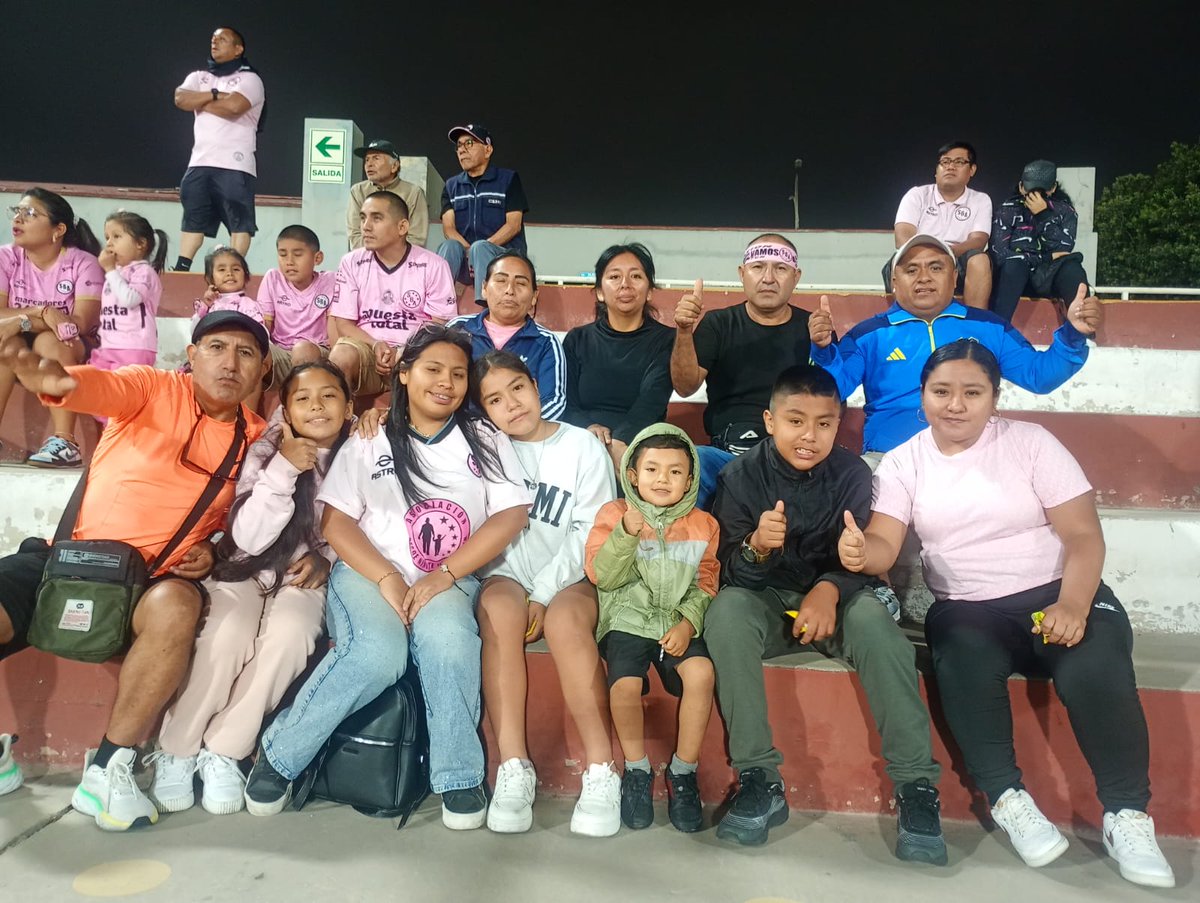 Dninotvengoaver's tweet photo. Los niños de Sarita Colonia y Siberia presentes el sábado en la noche  en el Miguel Grau 🏟
Un agradecimiento a los promotores por su excelente labor.

¡VAMOS BOYS TODA LA VIDA!💪🏽

#DesdeNiñoteVengoaVer
#VamosBoys https://t.co/XFNsf6uHfH