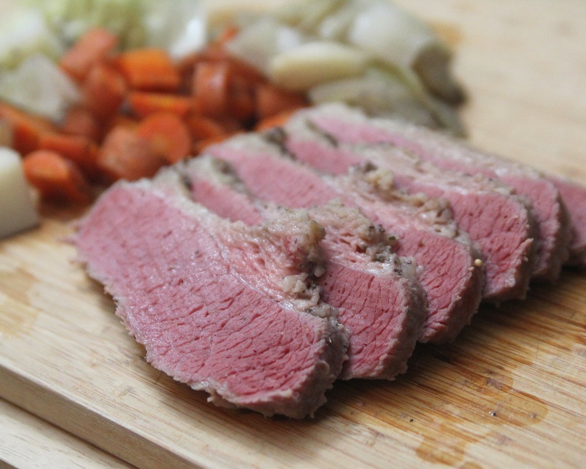 SarahWCaron's tweet photo. Slow cooker corned beef = melt-in-your-mouth magic 🍀

Easy, tender, and full of flavor!

Recipe 👉 https://t.co/eEHiKqwskt

#SlowCookerRecipe #CornedBeef https://t.co/SisiaO9pmw