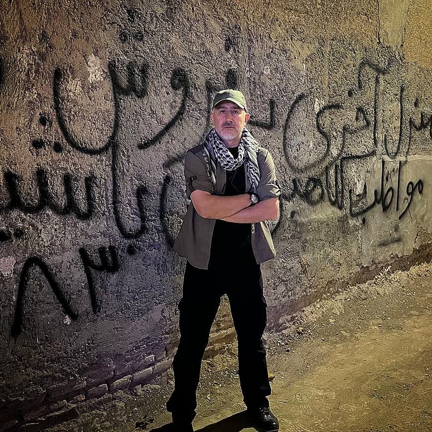 Bismillahirrahmanirrahim....

Siyonizm küfür cephesinin ana odağı olarak İslam dünyasının tüm renklerine savaş açmıştır. Kim Siyonizm ile muarız ise dostumuzdur.

İran,ümmetin ortak maslahatları yerine mezhepçi tefrikayı besledi bu doğru,hata yaptı.

Bu durum ÜMMETÇİ tasavvurumu+