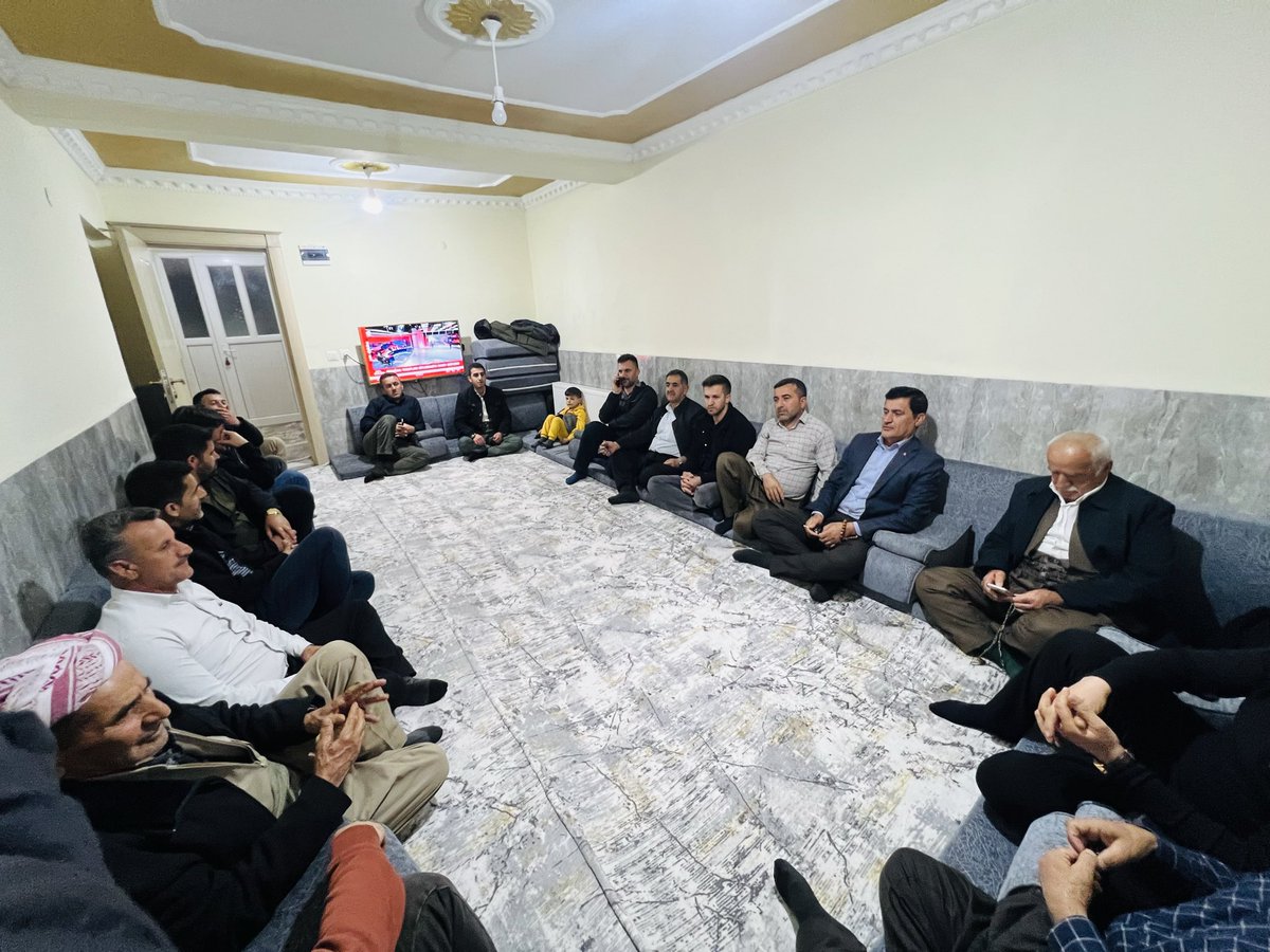 Gönül birliğiyle, omuz omuza sahadayız. 🇹🇷

İlçe Başkanımız, teşkilatımız ve Cumhur İttifakı ortaklarımızla birlikte bugün hemşehrilerimizin hanelerine konuk olduk. 

Vatanımızın sönmez meşaleleri olan Gazilerimizi ziyaret ederek hayır dualarını aldık, hasta kardeşlerimize