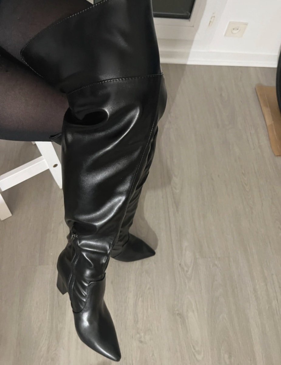 Reine_vic's tweet photo. Place de soumis libérée.
Le dernier ? Trop faible, trop con… et clairement pas à la hauteur d’une perfection comme moi 😈
Séance ou appartenance longue durée : (cage de chasteté) parce qu’on va pas se mentir, tu vas en avoir besoin. https://t.co/krkKlpGJXU