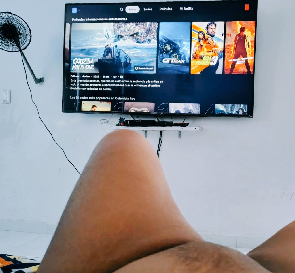 Erika_lscr's tweet photo. Domingo de pelis https://t.co/6uMt4f3gNs