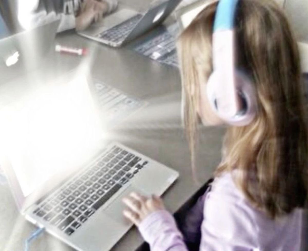 Abrir el inventario de Leon por primera vez después de 3h con Grace be like